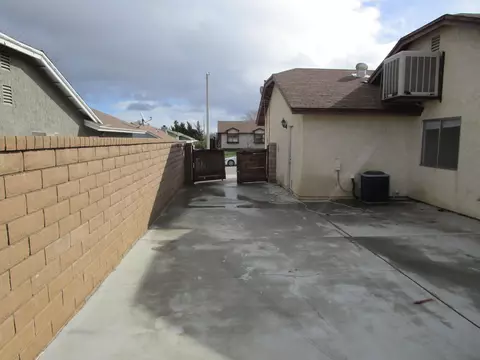 37737 Silk Tree Ln, Palmdale, CA 93550 photo 9