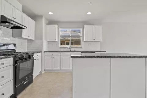 43236 Carol Dr, Lancaster, CA 93535 photo 9