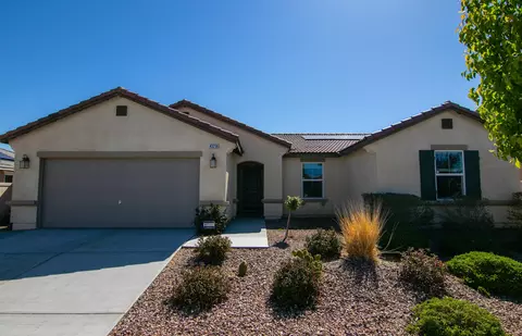 43236 Carol Dr, Lancaster, CA 93535 photo 2