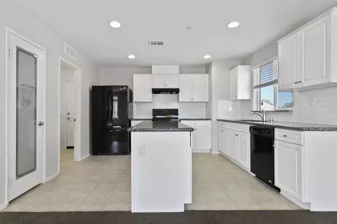 43236 Carol Dr, Lancaster, CA 93535 photo 8