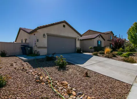 43236 Carol Dr, Lancaster, CA 93535 photo 4