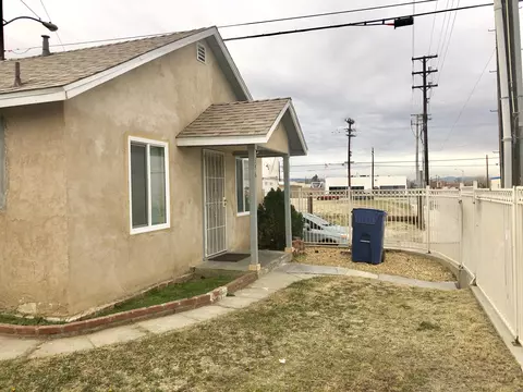 346-348 Kettering St W, Lancaster, CA 93534 photo 2