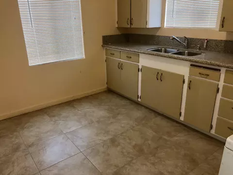 346-348 Kettering St W, Lancaster, CA 93534 photo 6