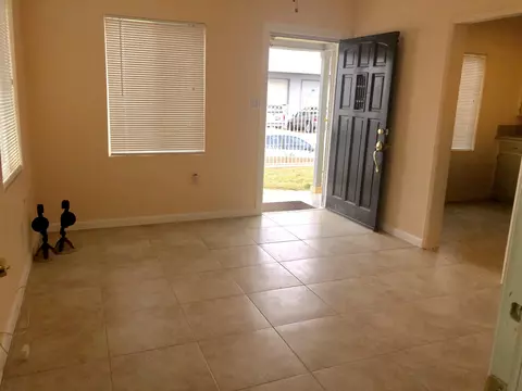 346-348 Kettering St W, Lancaster, CA 93534 photo 4