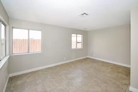 44645 17th St E, Lancaster, CA 93535 photo 4