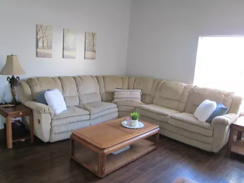 44209 E 4th St, Lancaster, CA 93535 photo 2