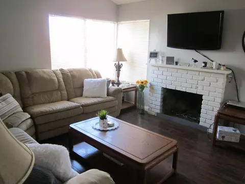 44209 E 4th St, Lancaster, CA 93535 photo 4