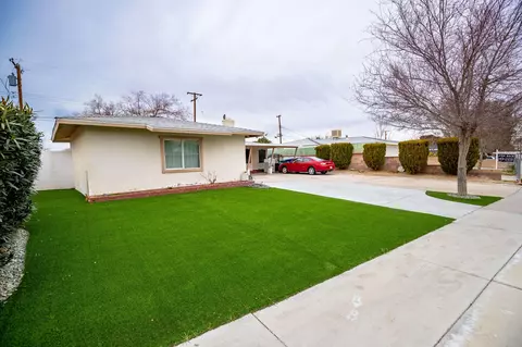 44861 5th St E, Lancaster, CA 93535 photo 2
