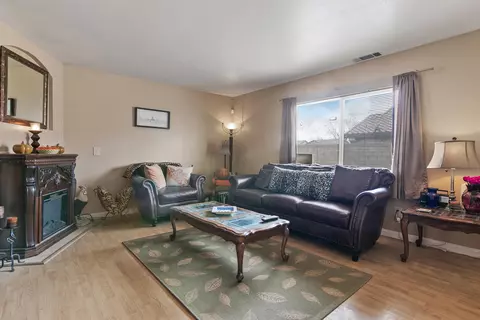 45129 Parkview Ln, Lancaster, CA 93535 photo 8