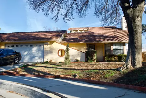 3811 Gem Ct, Lancaster, CA 93536 photo 2