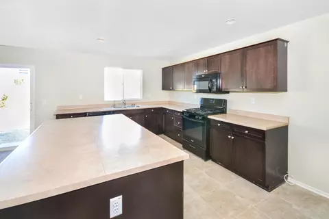 3621 Emerald Ln, Lancaster, CA 93535 photo 5