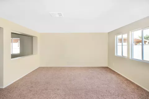 3621 Emerald Ln, Lancaster, CA 93535 photo 2