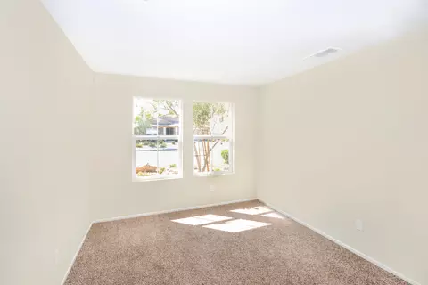 3621 Emerald Ln, Lancaster, CA 93535 photo 6