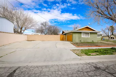 45401 Lorimer Ave, Lancaster, CA 93534 photo 3