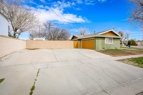 45401 Lorimer Ave, Lancaster, CA 93534 photo 4
