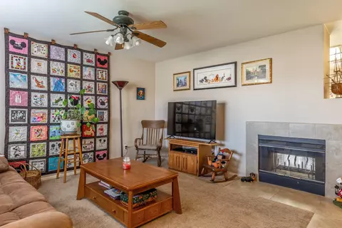 44058 Brandon Thomas Way, Lancaster, CA 93536 photo 4