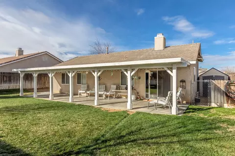 44058 Brandon Thomas Way, Lancaster, CA 93536 photo 17