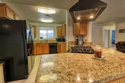 29150 Angus Ct, Tehachapi, CA 93561 photo 8