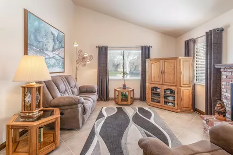44303 Ruthron Ave, Lancaster, CA 93536 photo 5