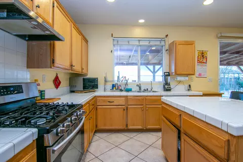 38518 37th St E, Palmdale, CA 93550 photo 13