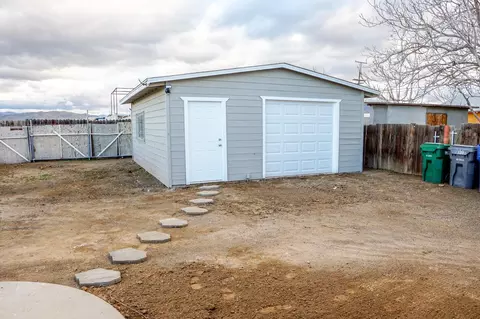 38464 12th St E, Palmdale, CA 93550 photo 9