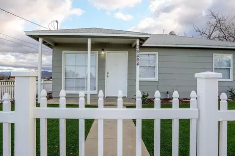 38464 12th St E, Palmdale, CA 93550 photo 2