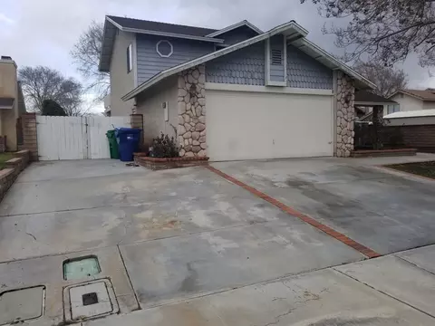 45830 Suffolk Dr, Lancaster, CA 93534 photo 2