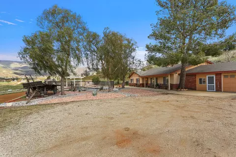34508 Goldridge Ave, Acton, CA 93510 photo 2