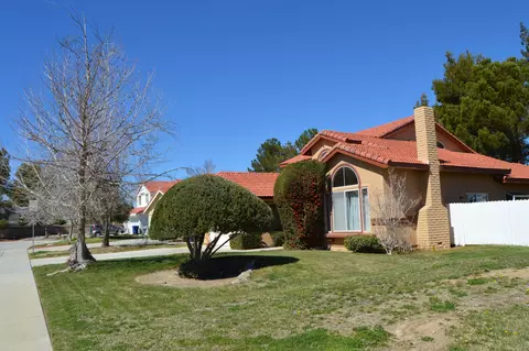 1519 Thomas Dr, Lancaster, CA 93535 photo 3