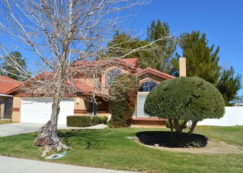 1519 Thomas Dr, Lancaster, CA 93535 photo 2