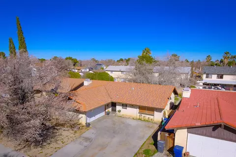 44656 13th St E, Lancaster, CA 93535 photo 2
