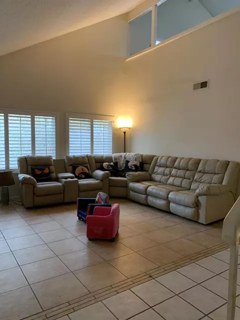 44713 12th St E, Lancaster, CA 93535 photo 2