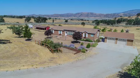 24527 Banducci Rd, Tehachapi, CA 93561 photo 2