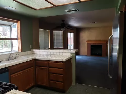 2346 Lightcap St, Lancaster, CA 93535 photo 5