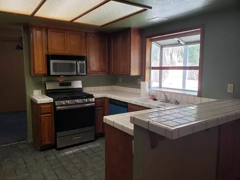 2346 Lightcap St, Lancaster, CA 93535 photo 4