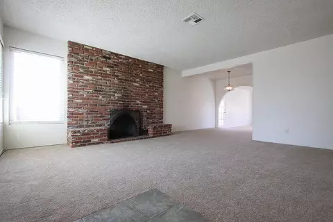 44334 4th St E, Lancaster, CA 93535 photo 2