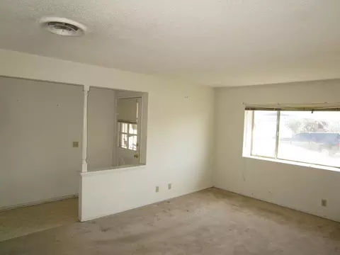 44415 8th St E, Lancaster, CA 93535 photo 2