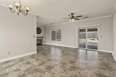 1021 Green St S, Tehachapi, CA 93561 photo 3