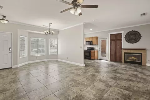 1021 Green St S, Tehachapi, CA 93561 photo 2