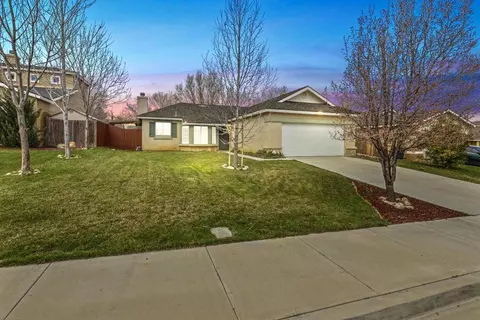 1021 Green St S, Tehachapi, CA 93561 photo 1