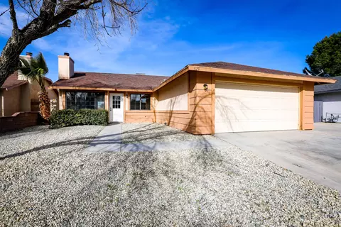 529 Ave J 9 E, Lancaster, CA 93535 photo 1