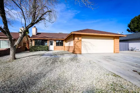 529 Ave J 9 E, Lancaster, CA 93535 photo 4