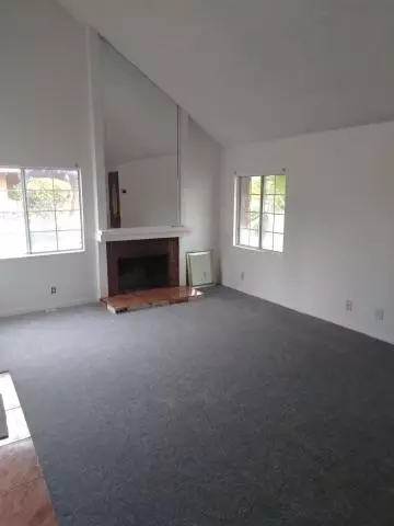 44433 13th St E, Lancaster, CA 93535 photo 2