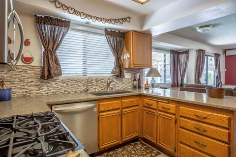 43862 Windsor Pl, Lancaster, CA 93536 photo 9