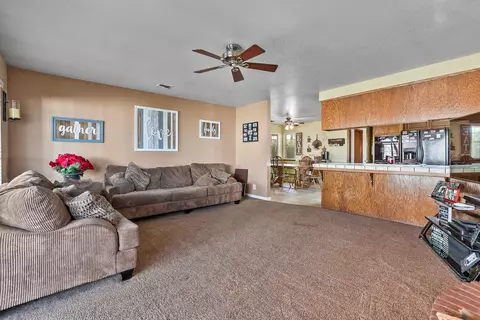 8039 Avenue E4 W, Lancaster, CA 93536 photo 9