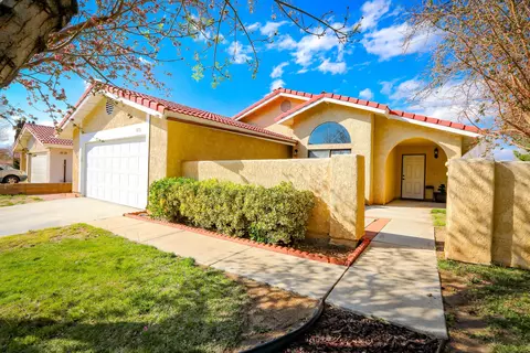 1833 Einstein St, Lancaster, CA 93535 photo 2