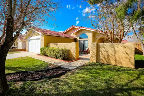 1833 Einstein St, Lancaster, CA 93535 photo 1