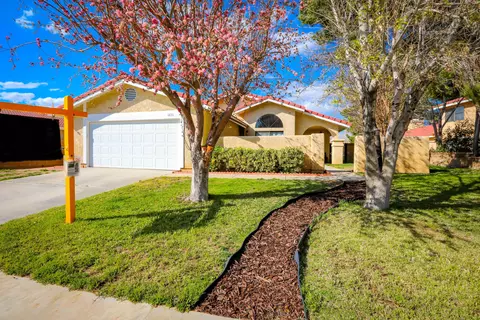 1833 Einstein St, Lancaster, CA 93535 photo 4