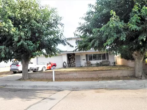 206 Bartlett St, Tehachapi, CA 93561 photo 2