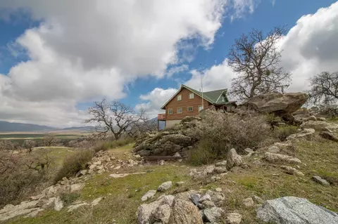 29001 Doral Pl, Tehachapi, CA 93561 photo 2